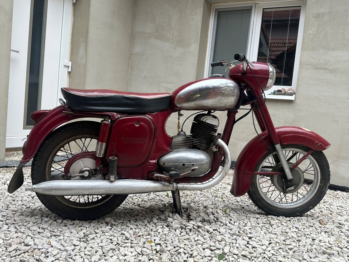 Jawa 250/353 kývačka
