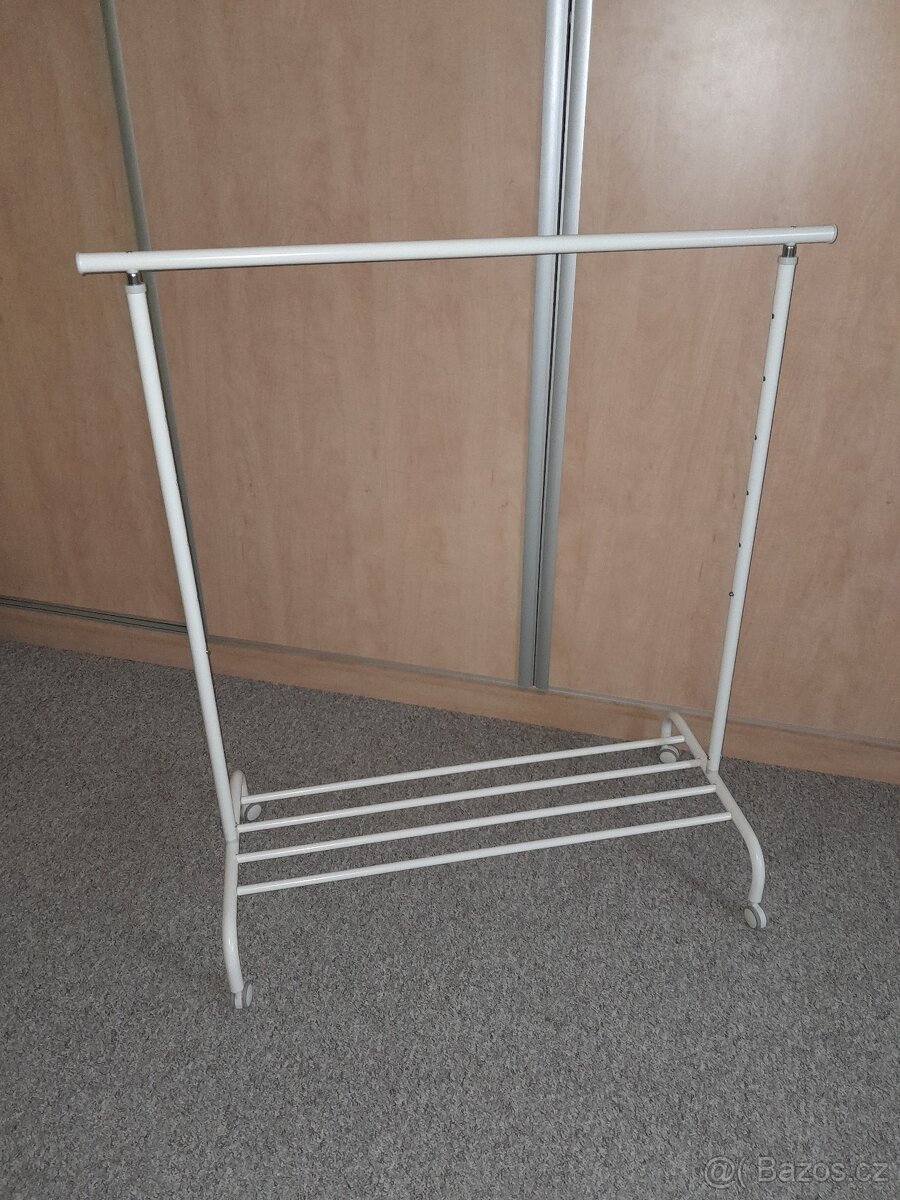 Stojan na oblečení