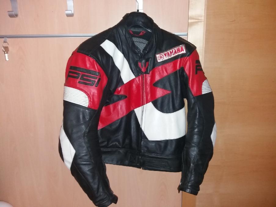 Dvoudílná kombinéza