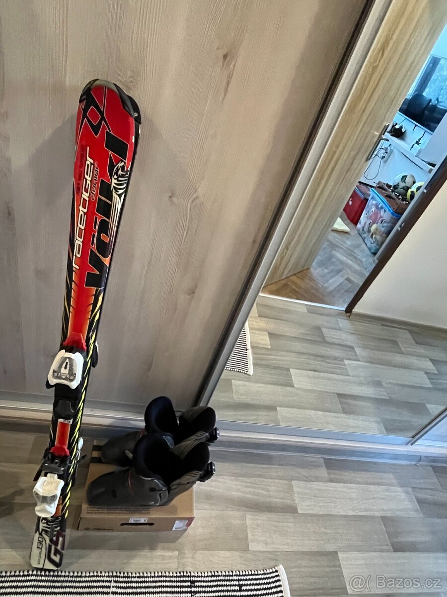 Prodám dětské lyže, lyžáky a hůlky
