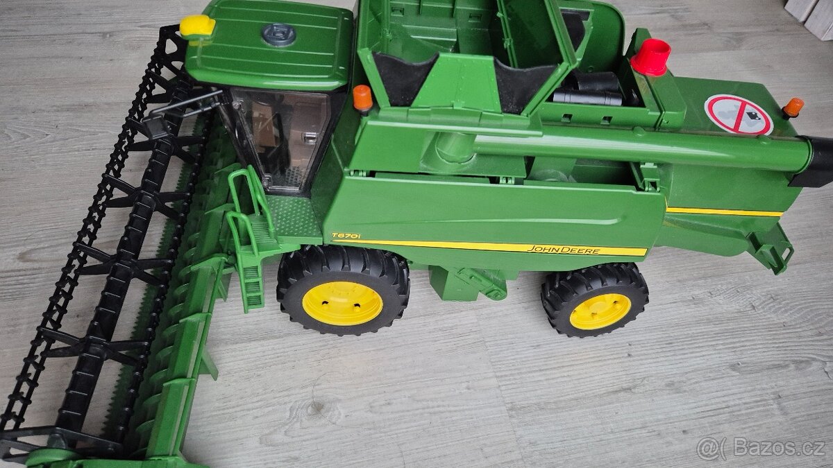 Bruder kombajn a traktor s vlečkou