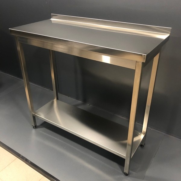 Nerezový pracovní stůl s policí