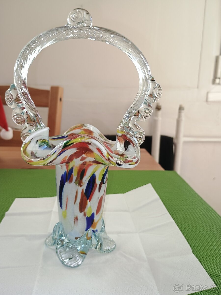 Stará váza skleněný košík