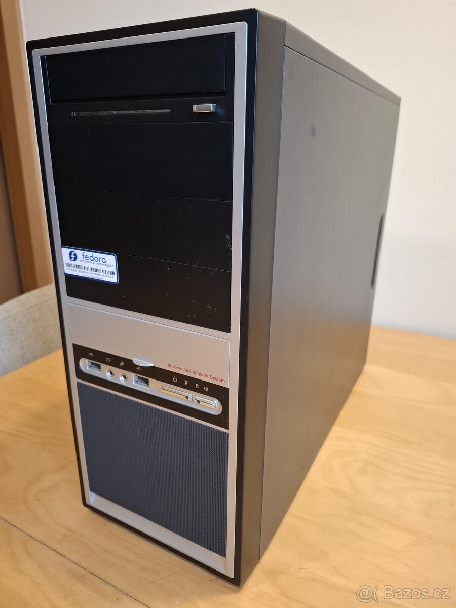 PC skříň mid-tower - tiché větráky, eSATA