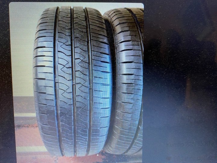 Prodám sadu 4ks pneu 235/55 r18 letni Kumho