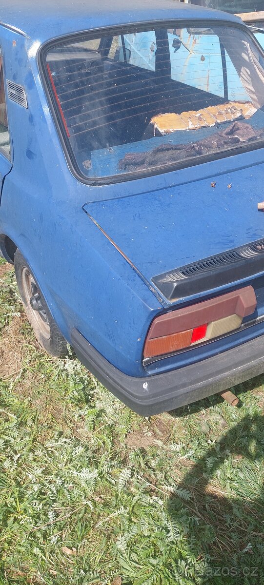Škoda 125 l nabourana přední část s doklady