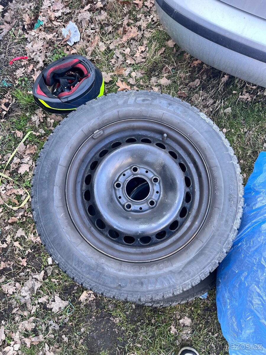 Prodám kola se zimním pneu 195/65 R15