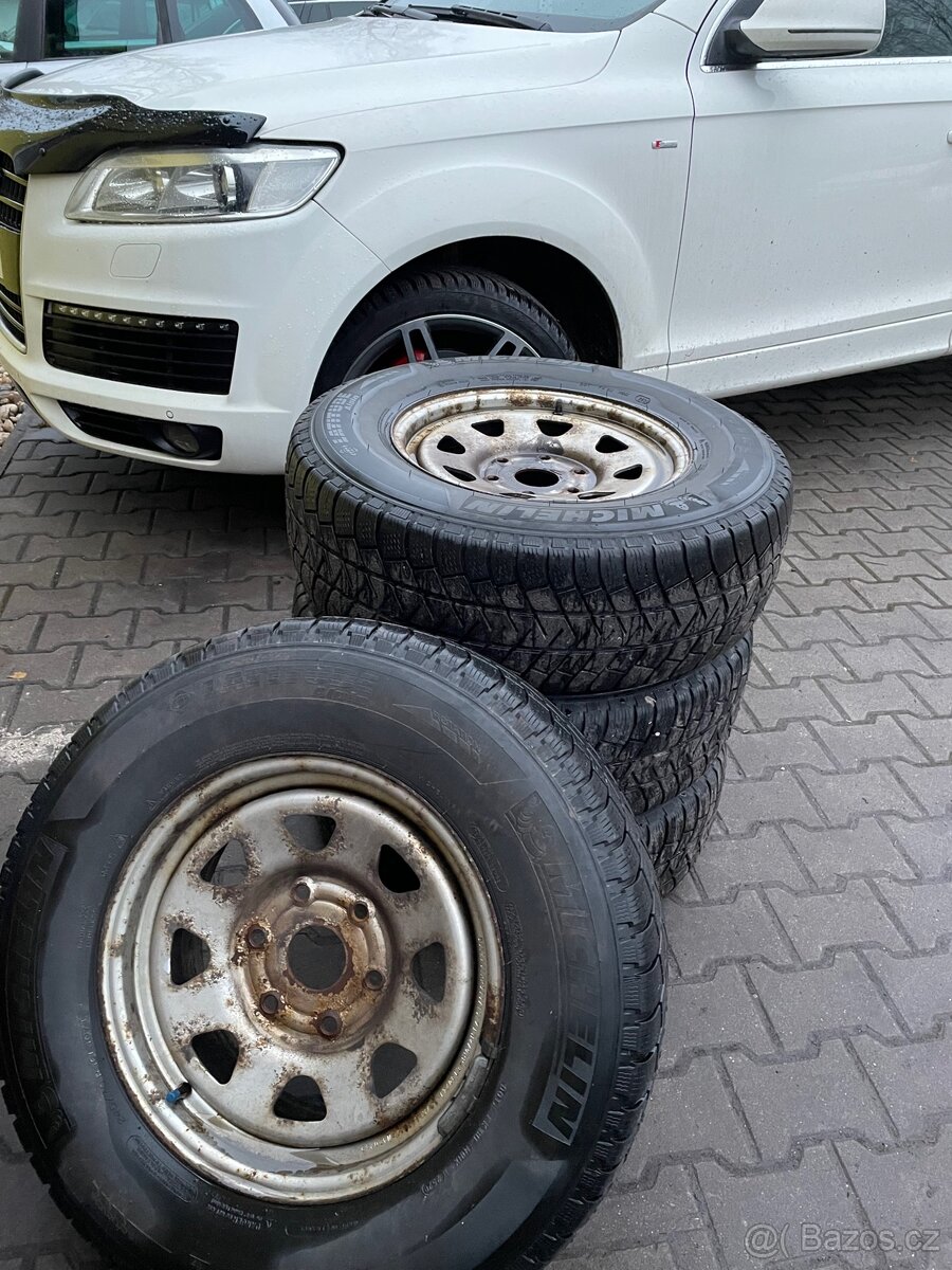 2x 245/70R16 a disky Mitsubishi L200