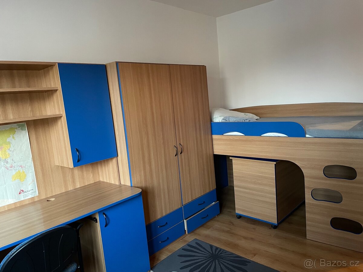 Nábytek do dětského pokoje (stůl, skříň, postel)