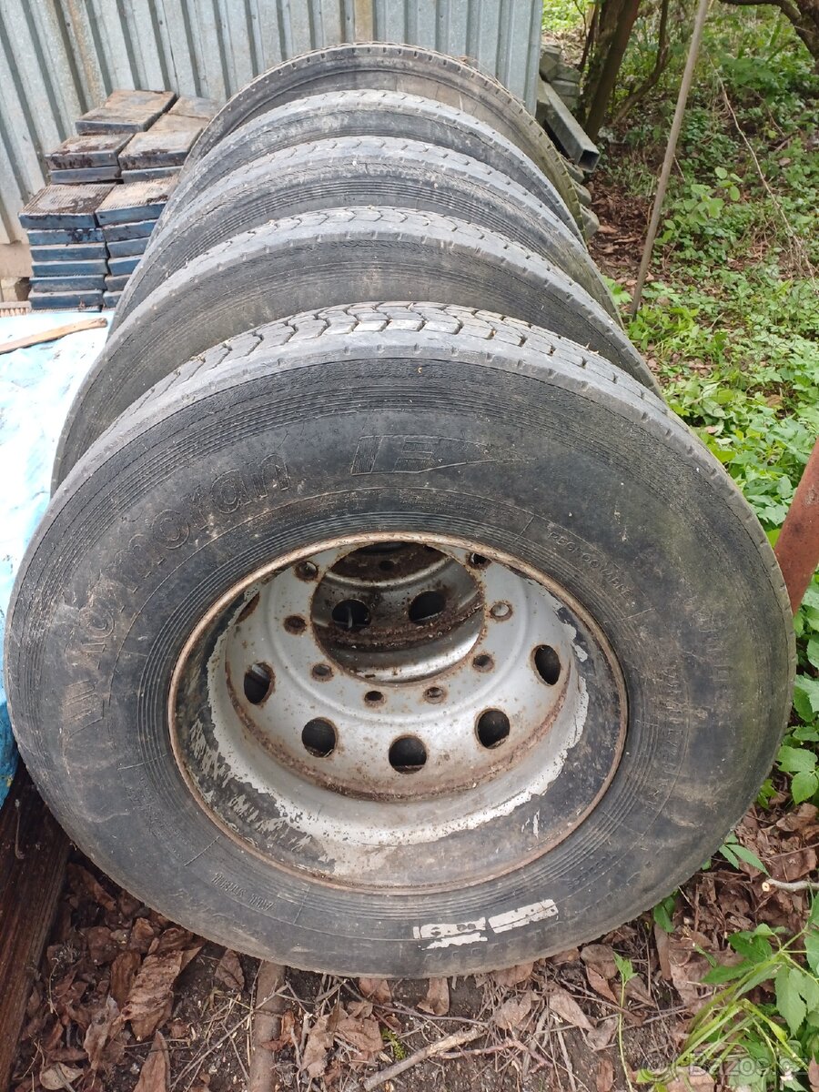 Pneu 295/80R 22.5