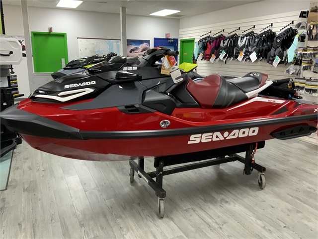 Sea-Doo RXT-X 325 Manta Green/Fiery Red s přívěsem