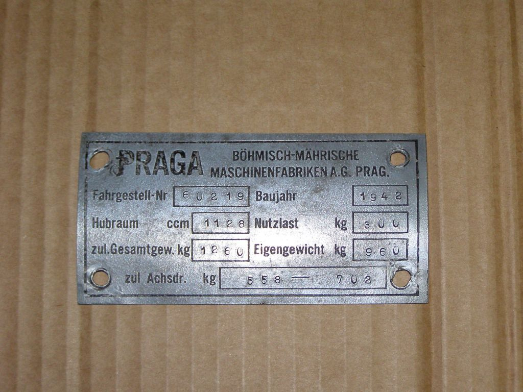 Prodám originální výrobní štítek Praga Piccolo z roku 1942