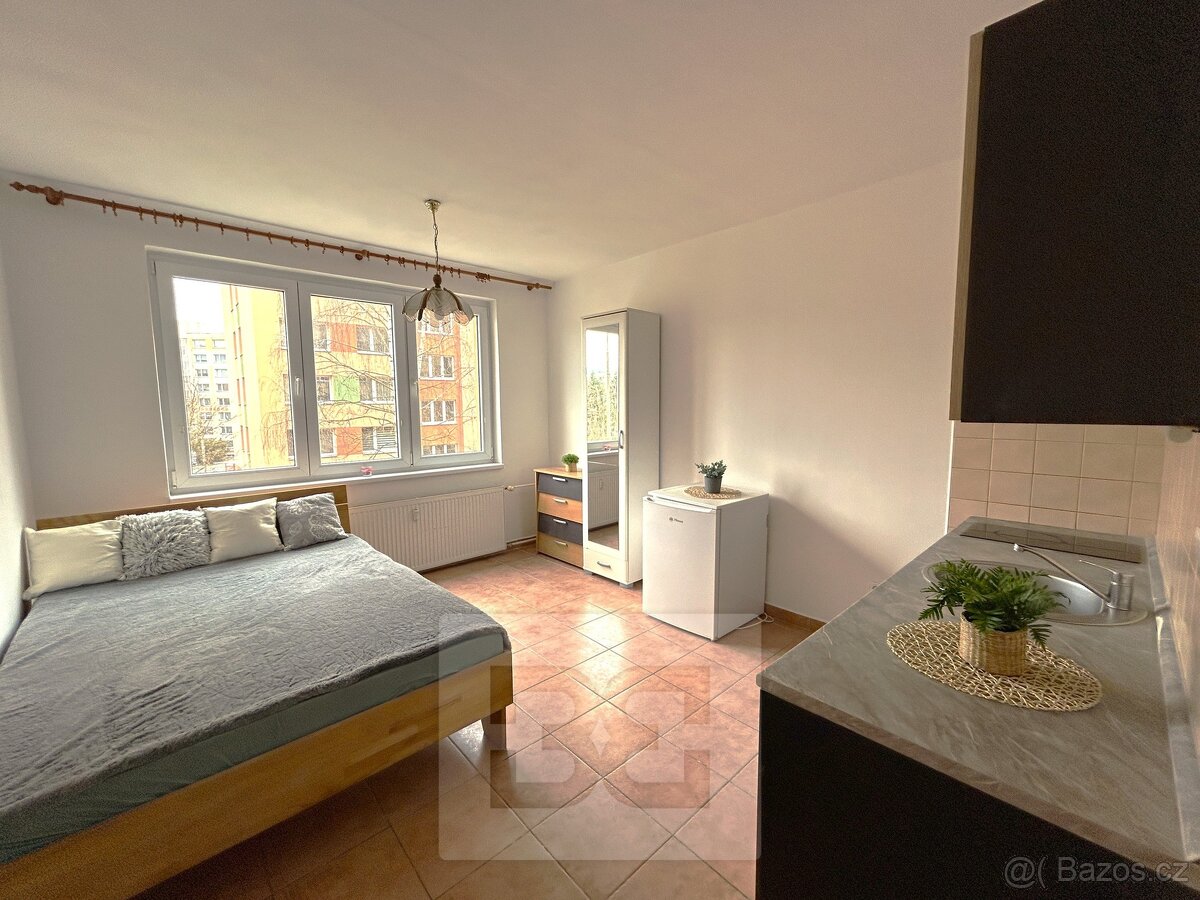 Pronájem bytu 1+kk , 21 m2, nám. Přátelství-Prachatice