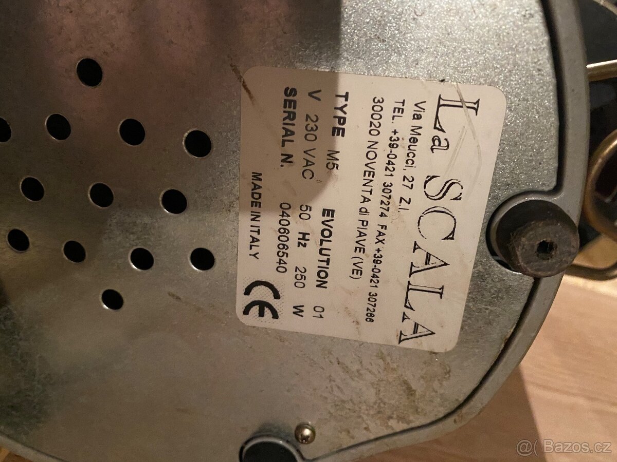 Mlýnek na kávu La Scala M5
