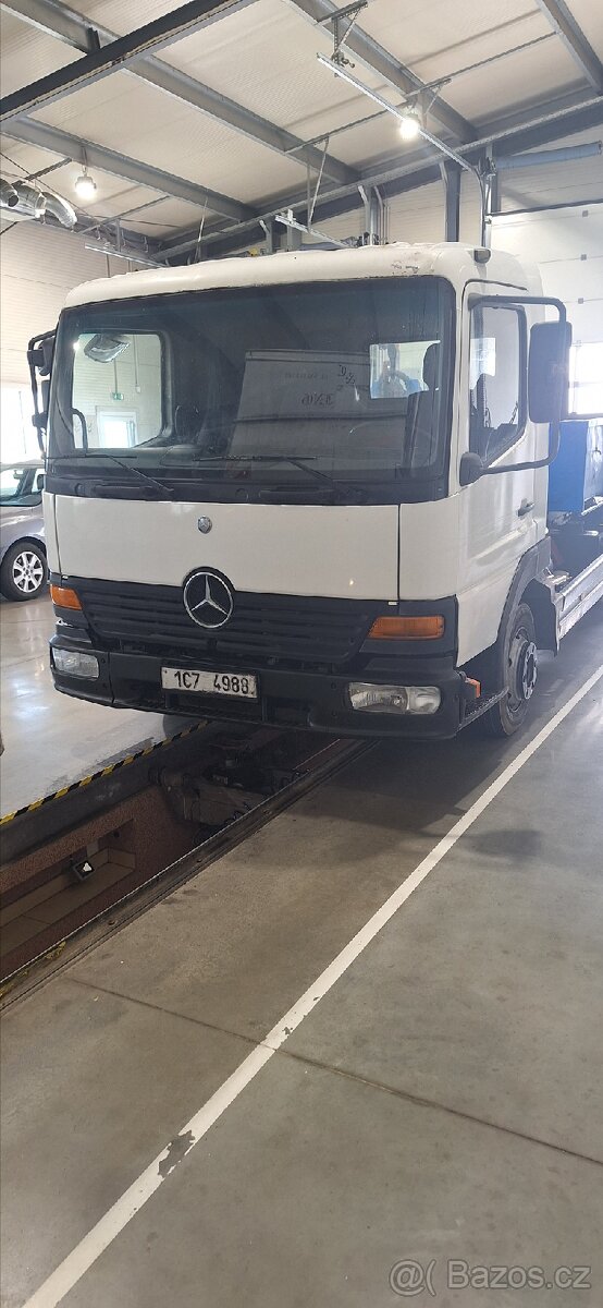 Hákový nosič konterjnerů Mercedes
