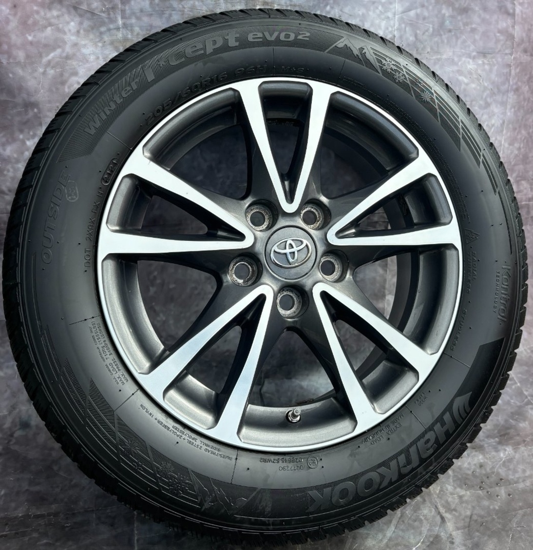 Originální Alu kola 5x114,3 Toyota Avensis,Verso 205/60/16