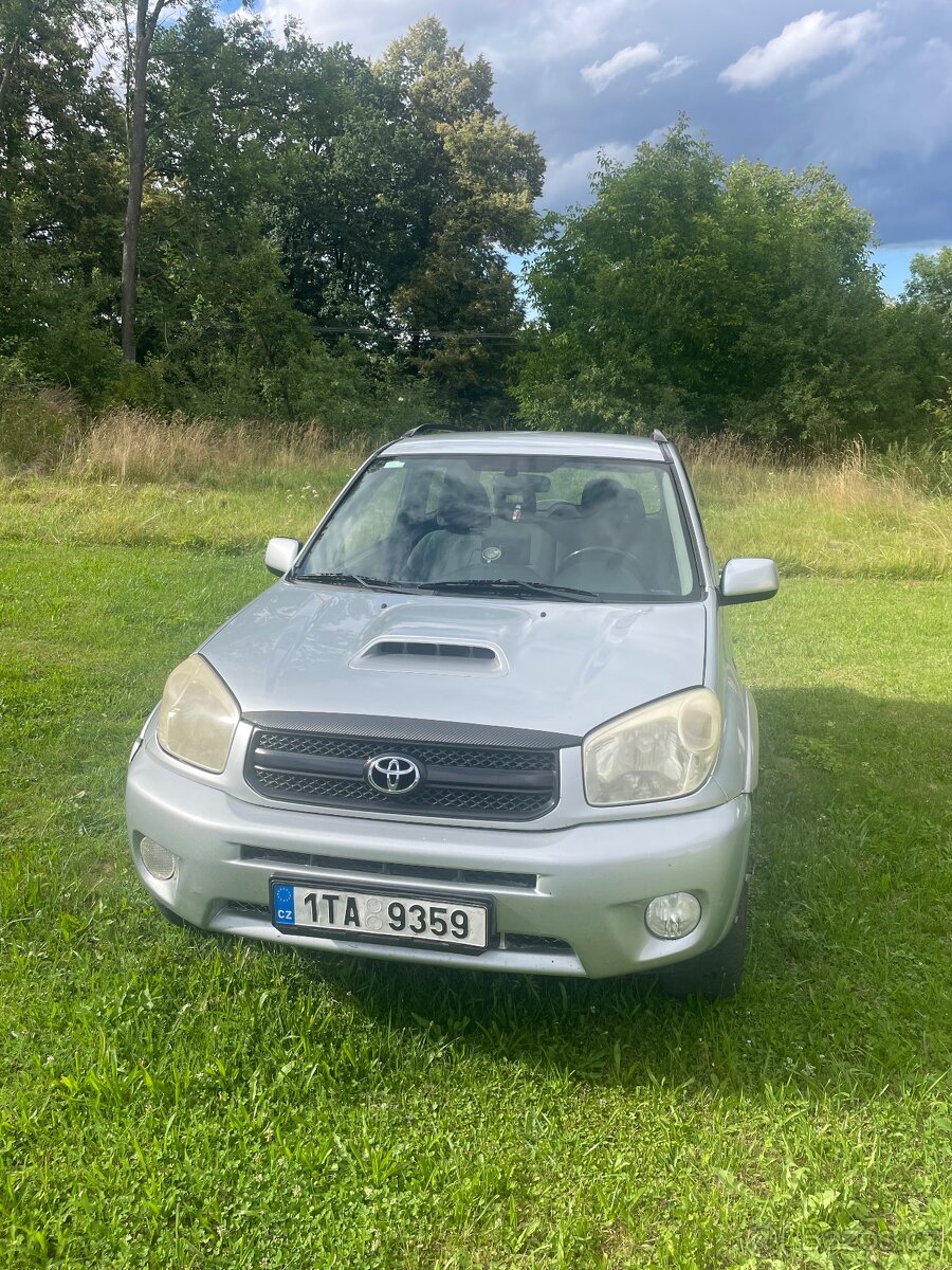 Toyota RAV4 2.0; r. 2004