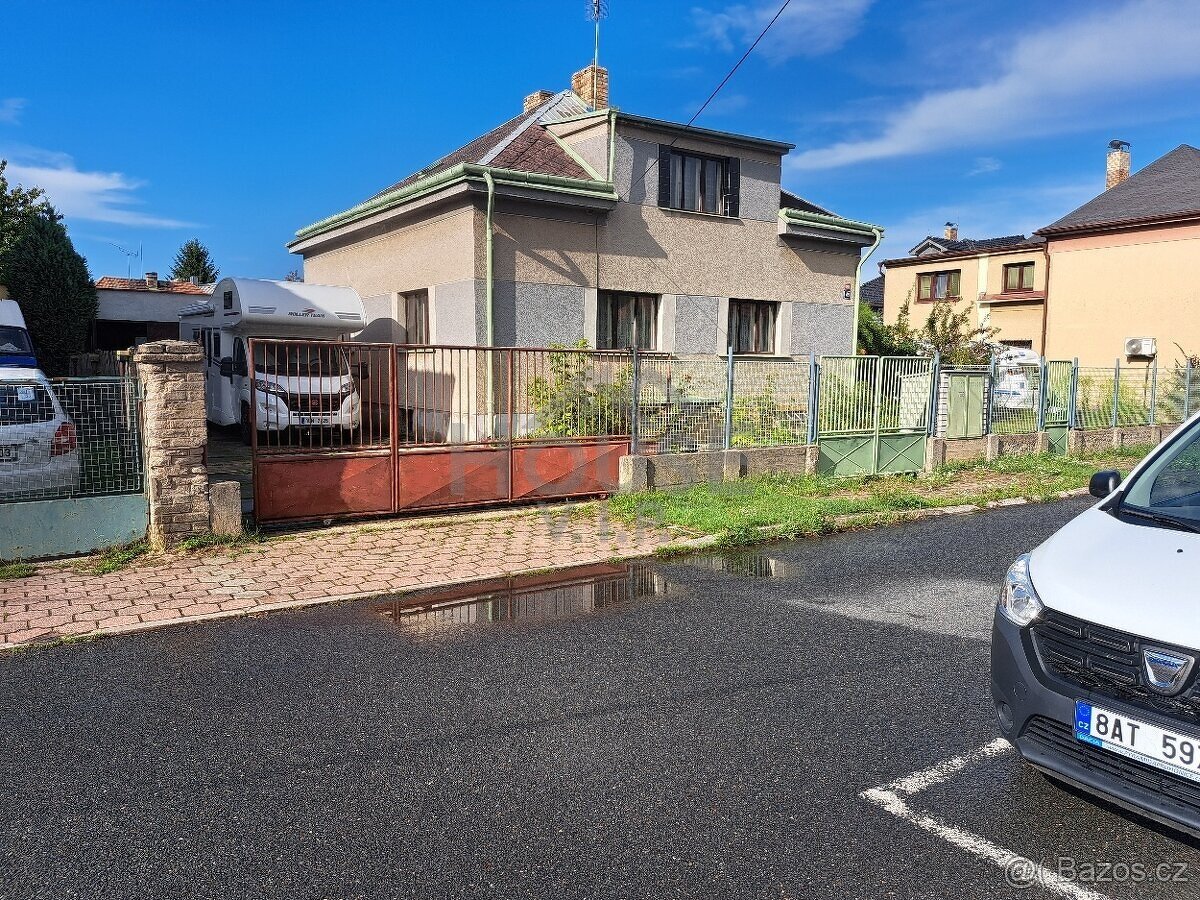 Prodej rodinného domu 240 m², na pozemku 1199 m², Praha - Ho