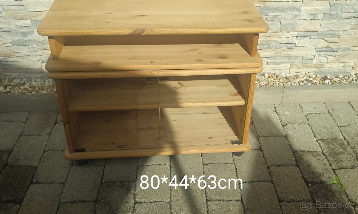 Smrkový dřevěný televizní stolek