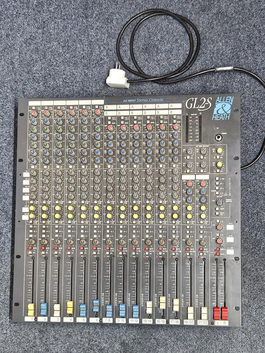 Allen & Heath GL2-S - produkční analogový mixážní pult