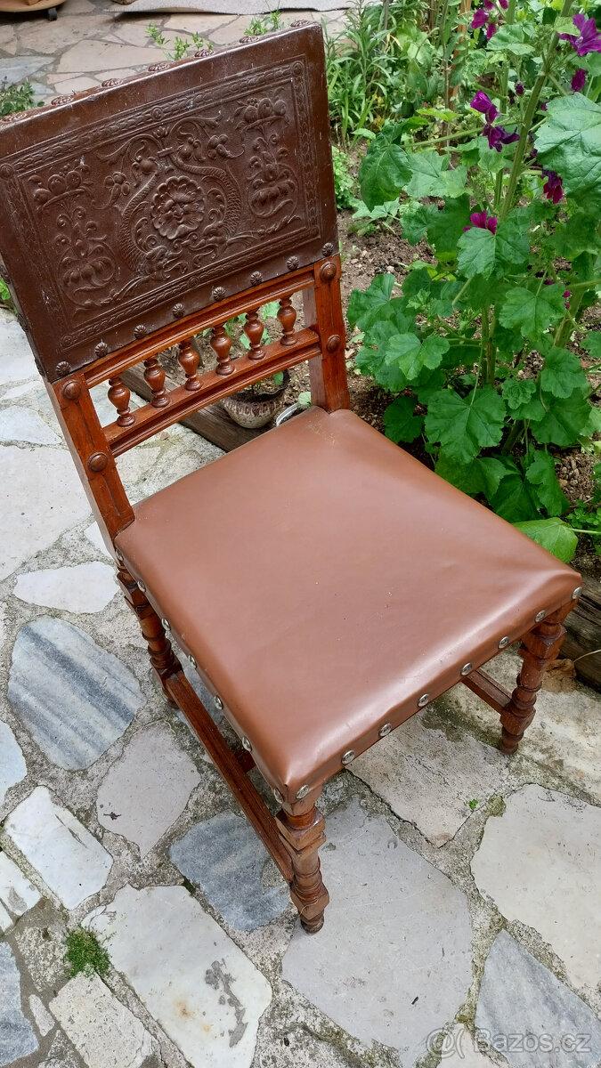 Starožitná židle + část druhé