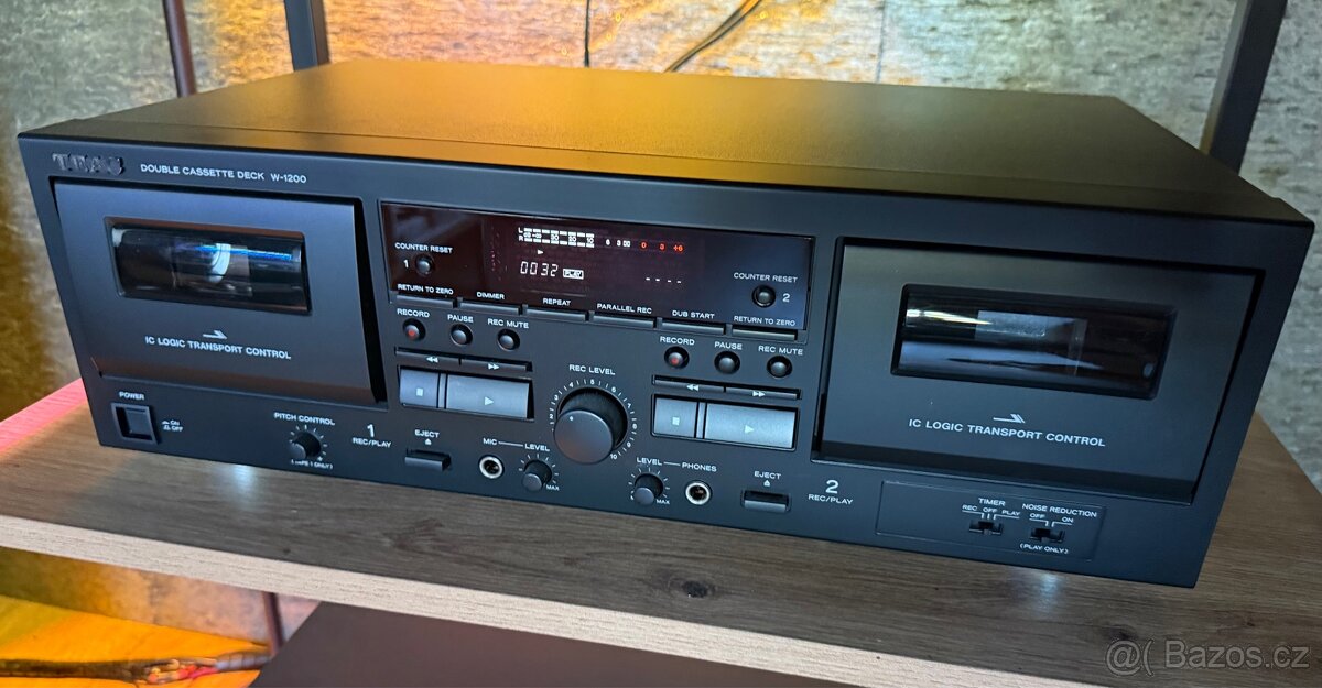 Magnetofonové dvojče TEAC W-1200