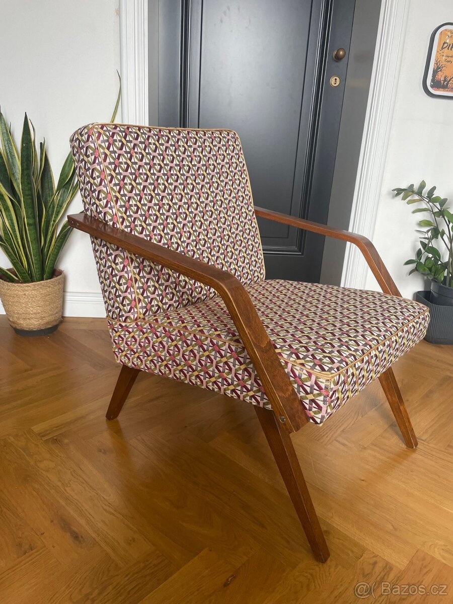 Retro křesílko po kompletní renovaci