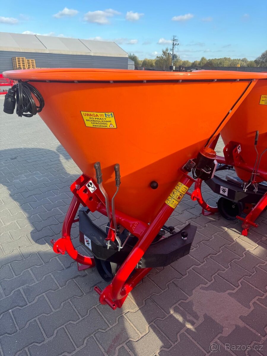 komunální sypač mini