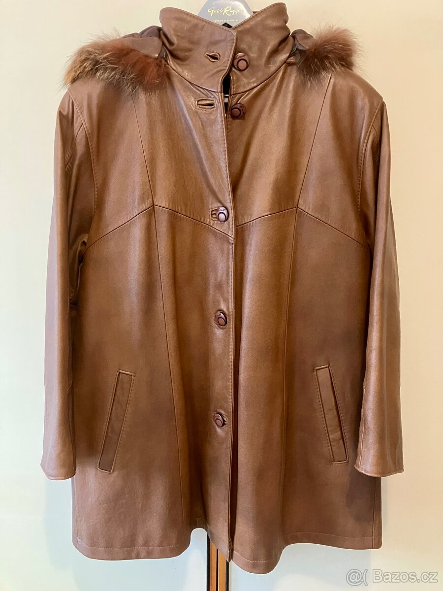 Dámské kožené kabáty, čepice