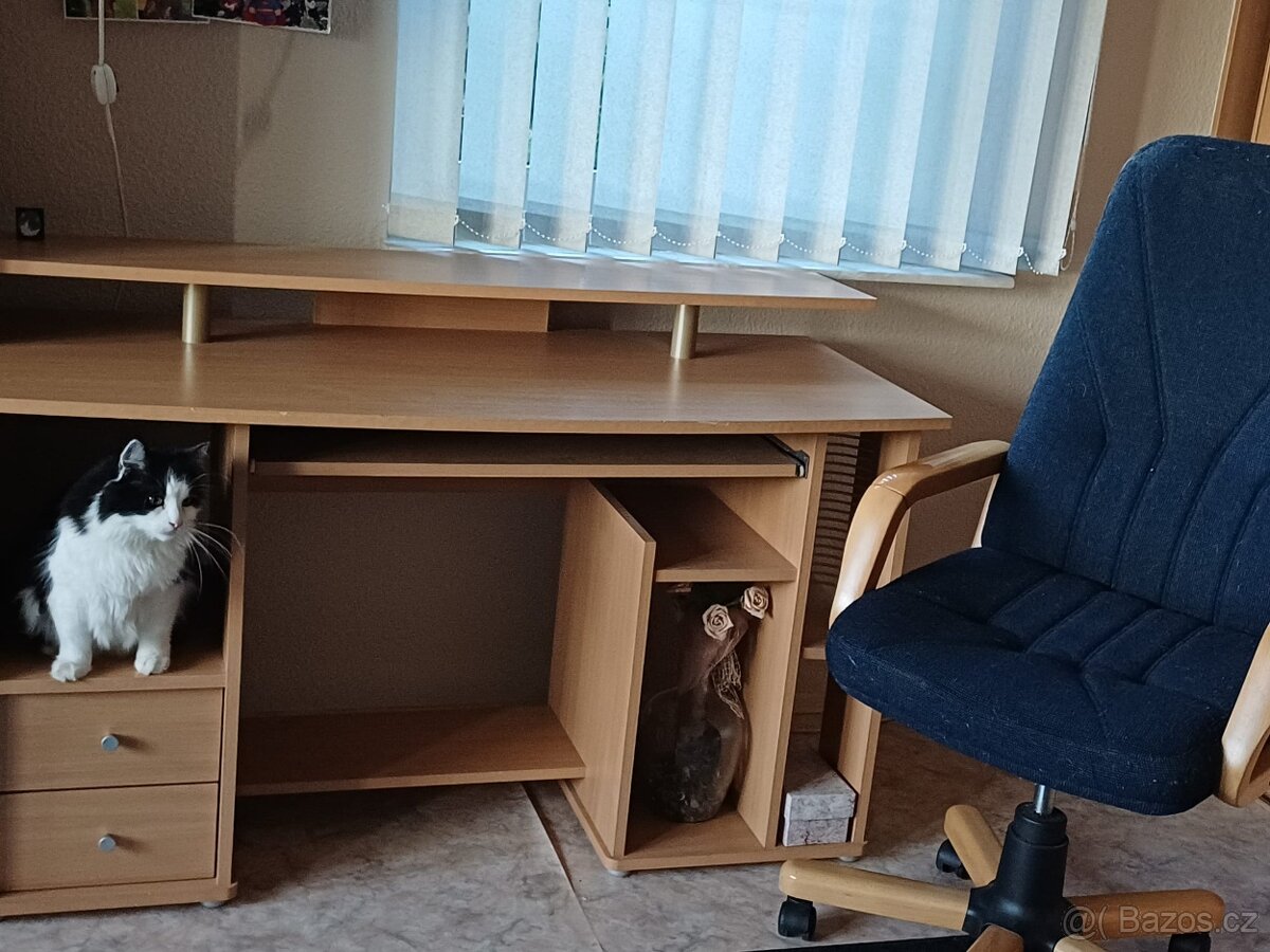Psací stůl