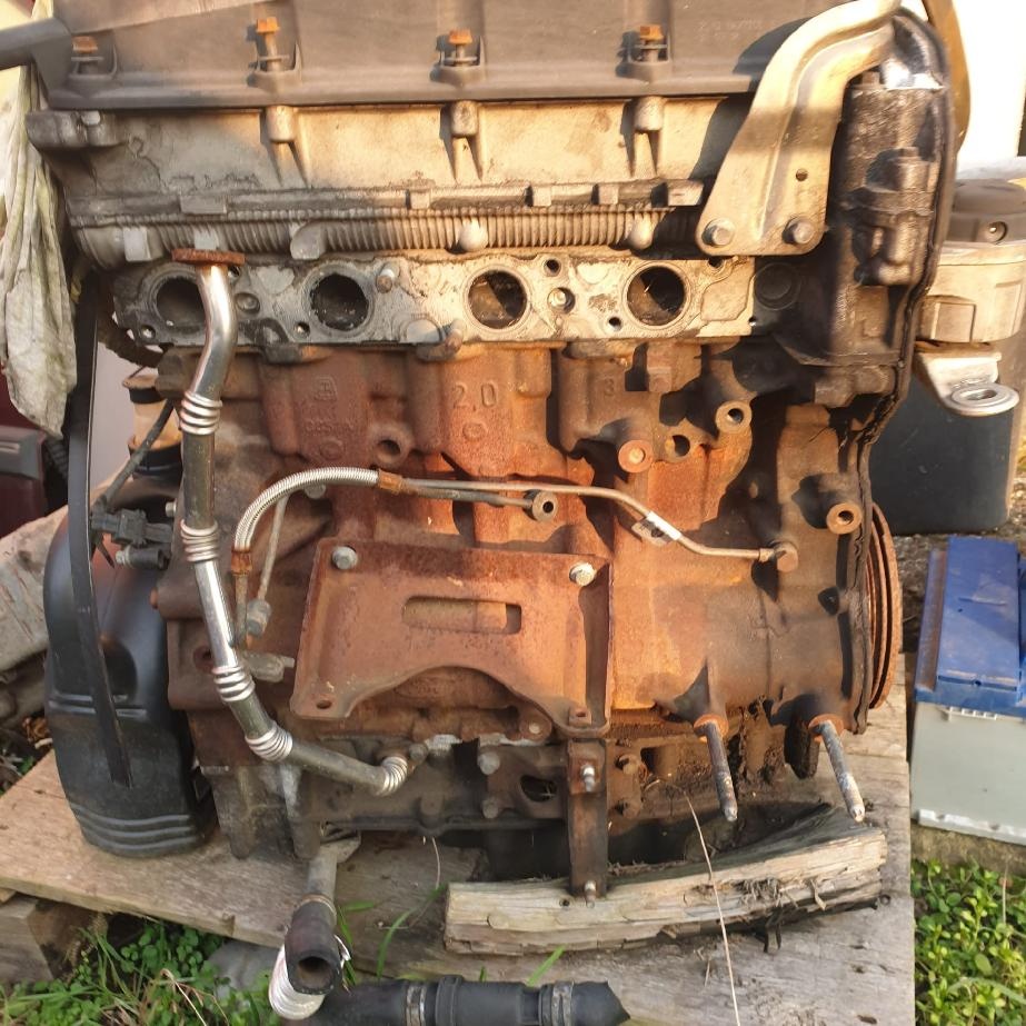 Prodám holý motor na Ford Mondeo III.Najeto údajně okolo 260