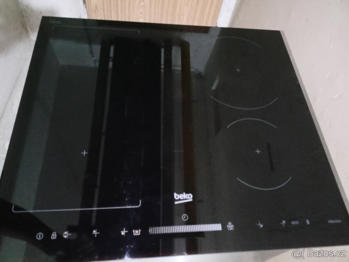 Sklokeramická varná deska Beko