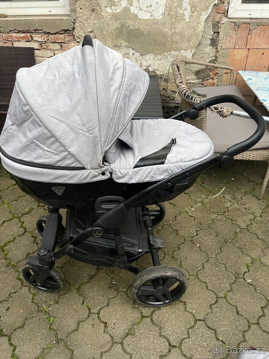 kočárek junama diamond