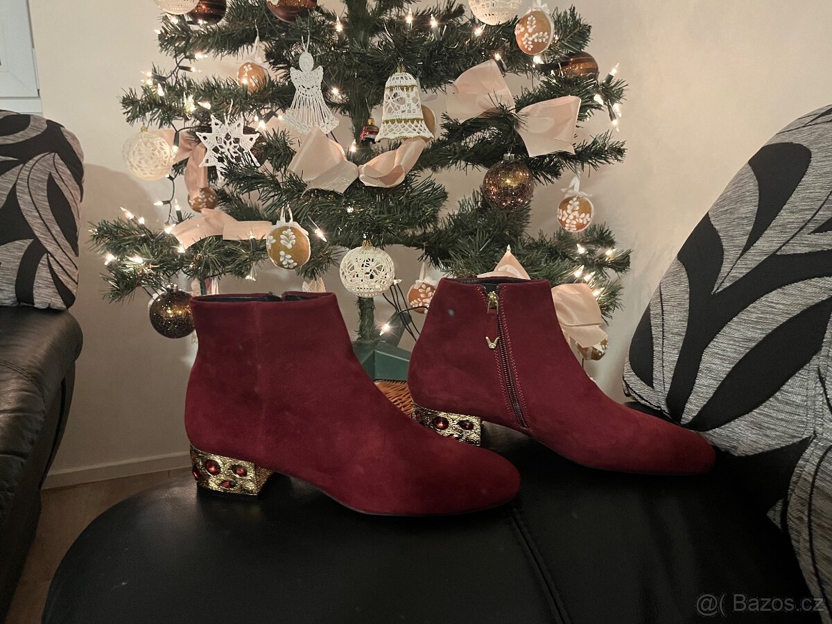 Kožené kotníkové boty s krystaly č. 41