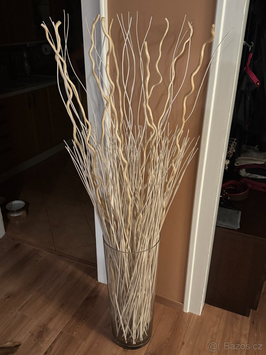 Skleněná váza s dekorací