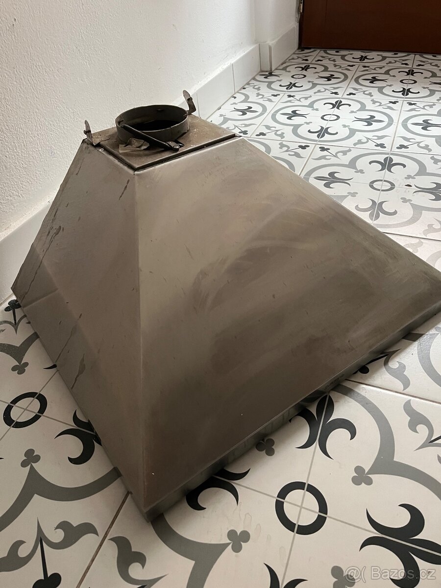 Digestoř komínová