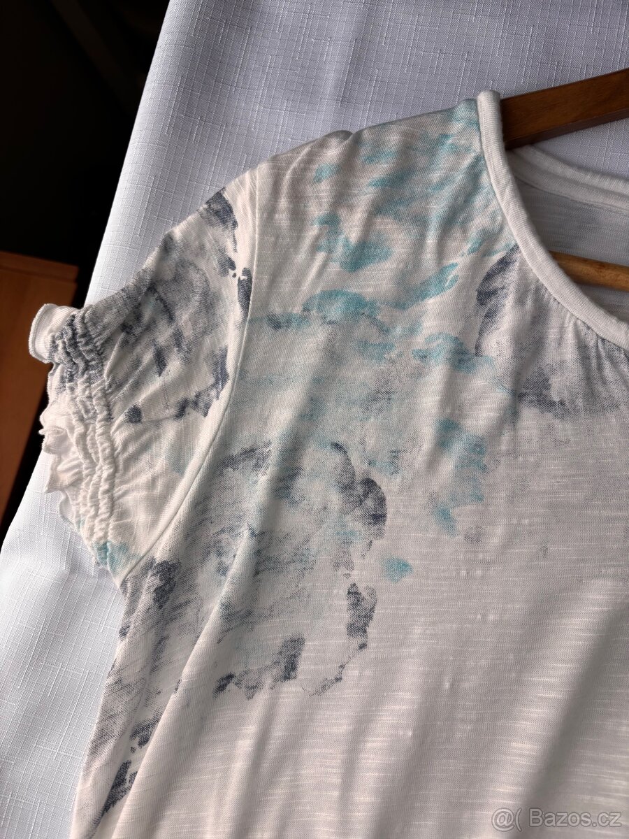 Halenka se vzorem a šňůrkou