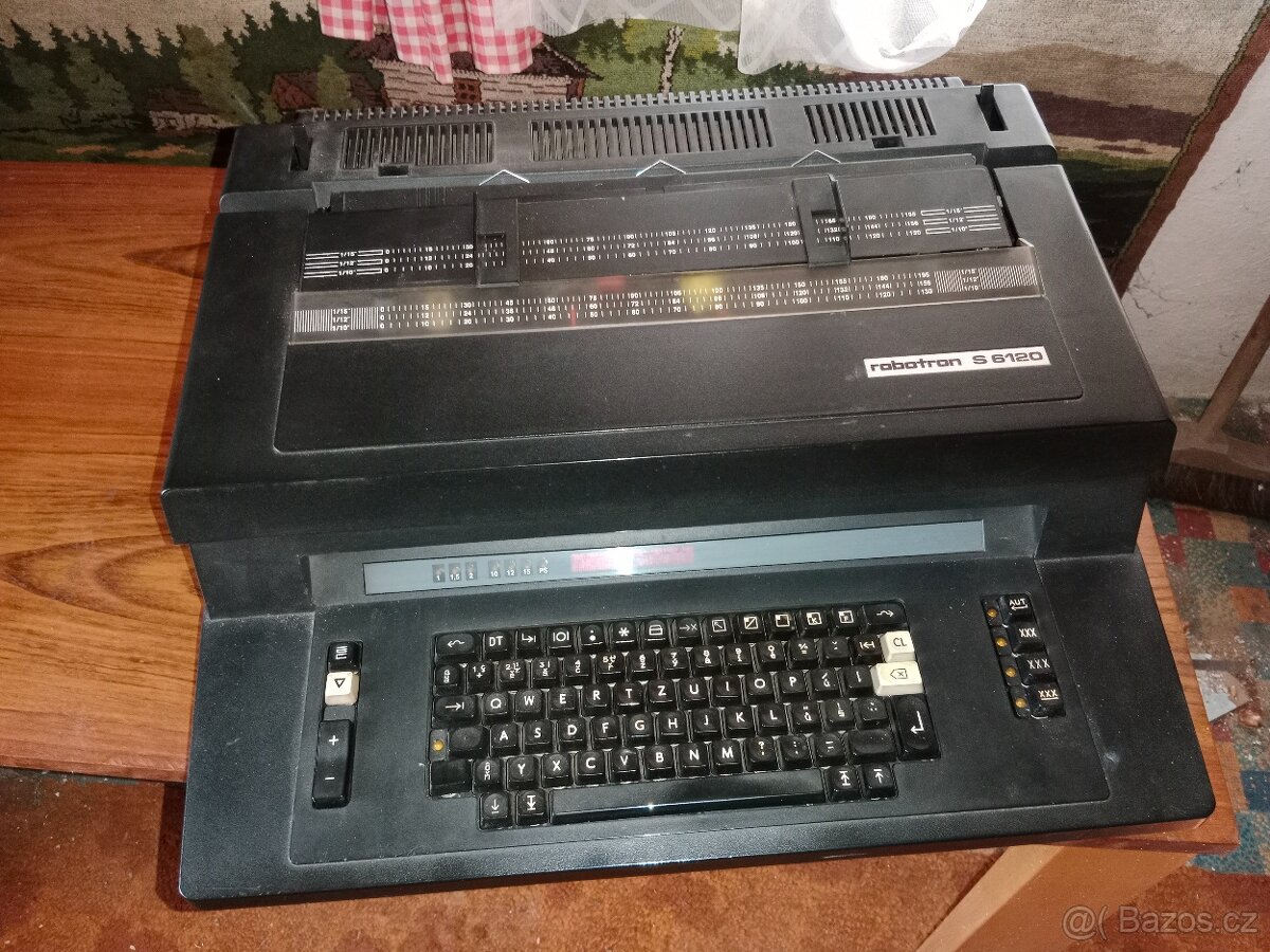 Elektrický psací stroj Robotron S6120