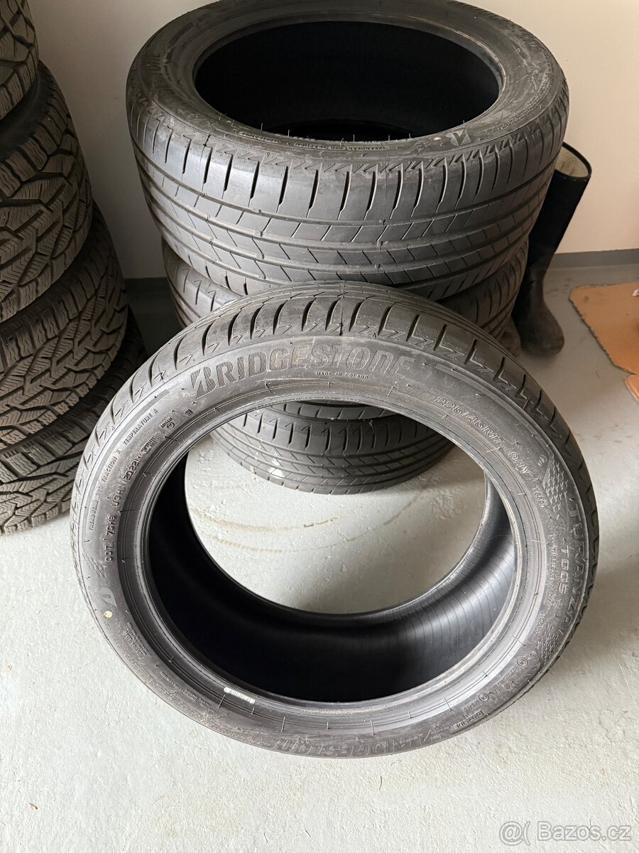 letní gumy bridgestone 225 / 45 / 17 6-7 mm