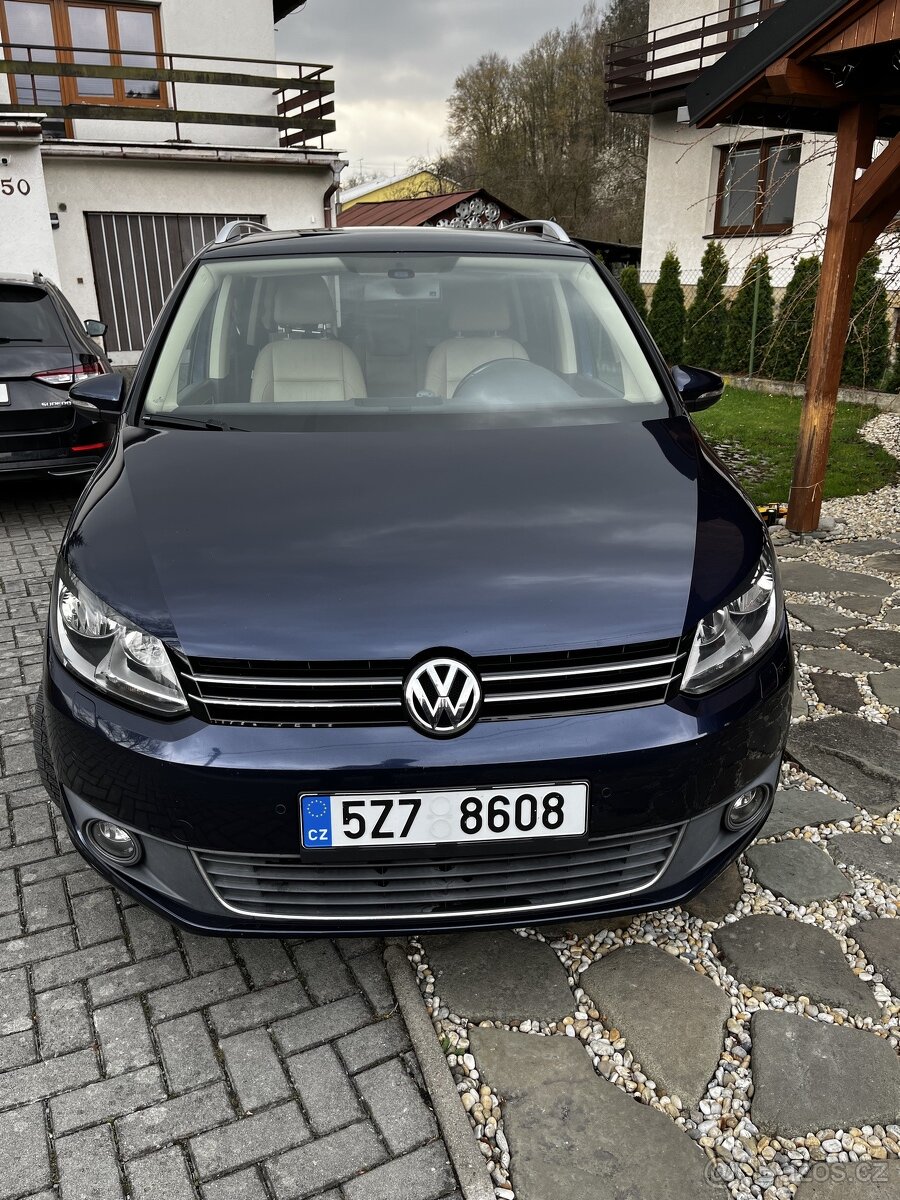 Volkswagen Touran 1.6TDI - kožené sed., tažné, park. senzory