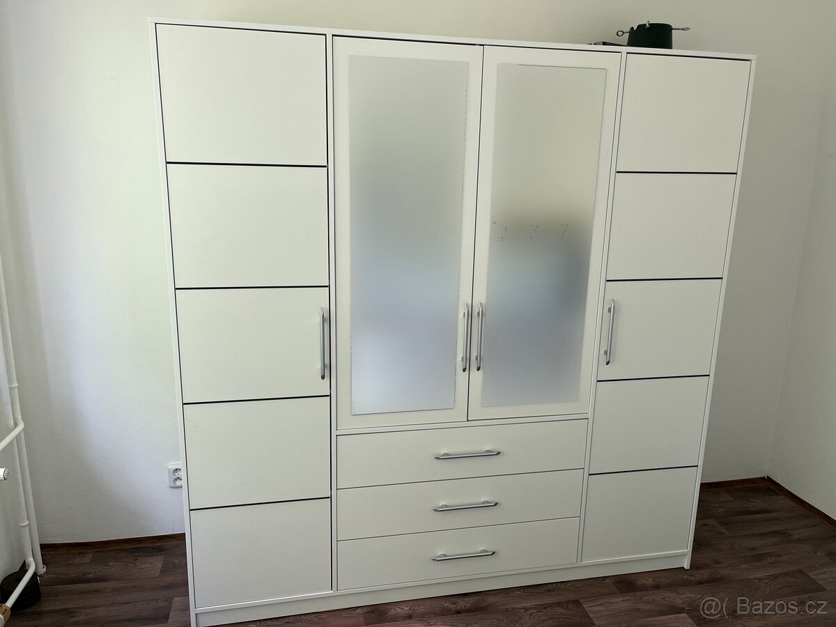 Šatní skříň