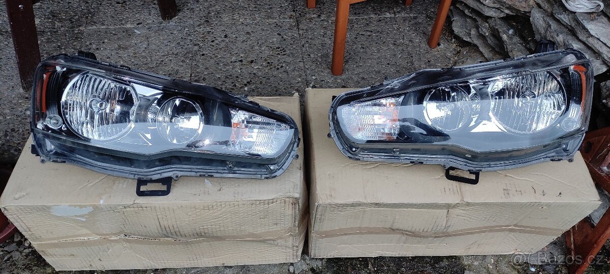 Mitsubishi Lancer přední světla.