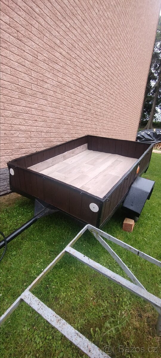 Přívěsný vozík