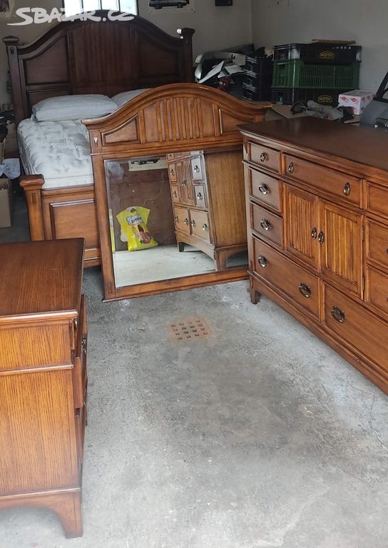 Americká masivní ložnice komplet