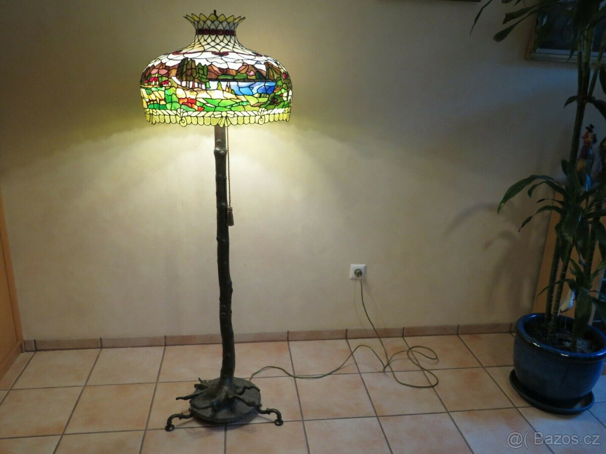 Stojací lampa Tiffany v soutěži Mein-Allgäu Design Competiti