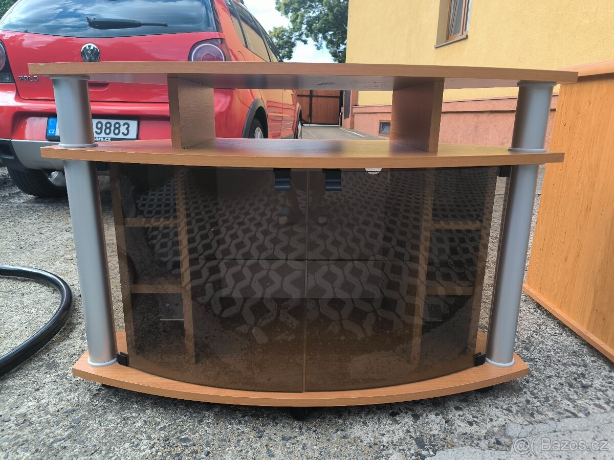 Prodám komoru,stolek pod televizi