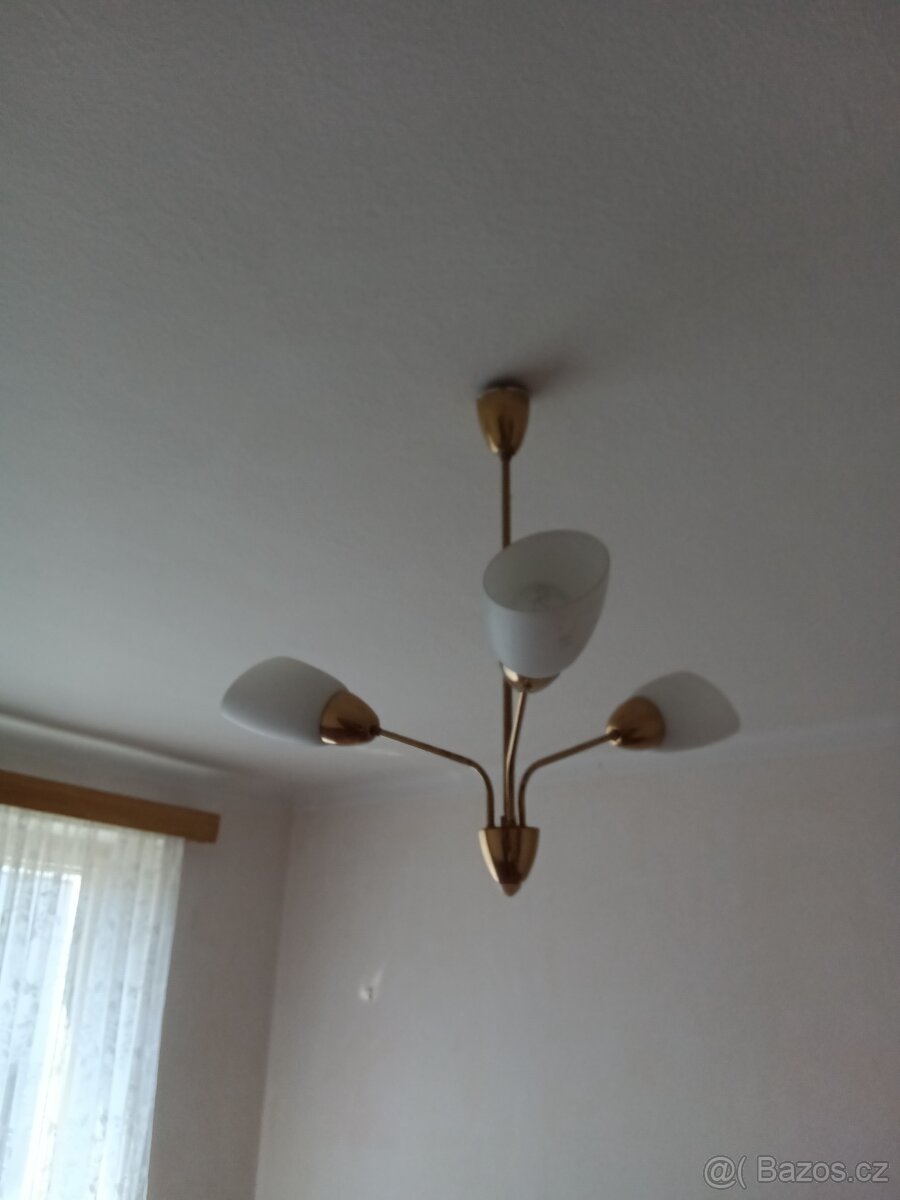 Lustr tříramenný