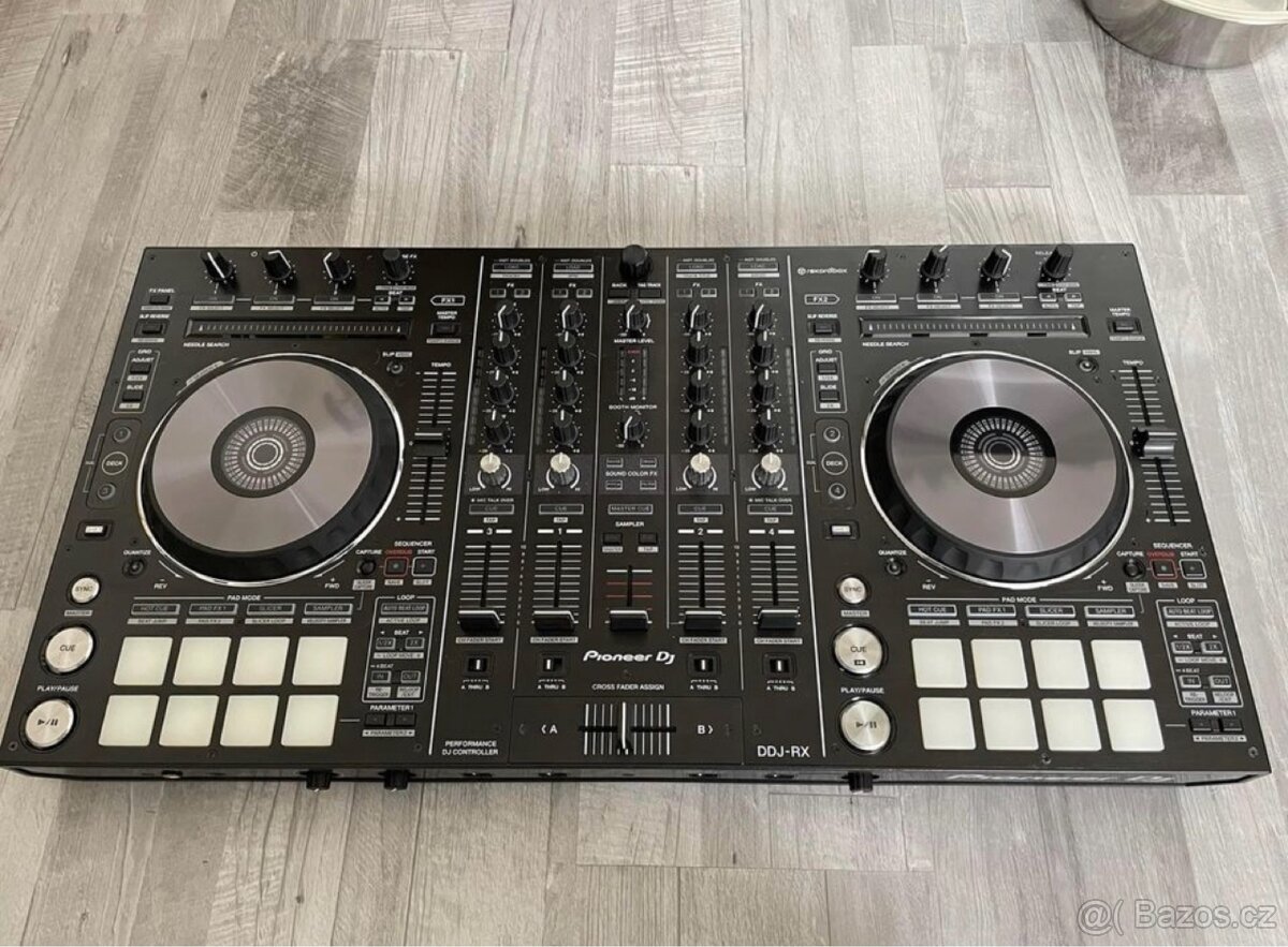 Pioneer DDJ-RX – 4kanálový DJ kontroler