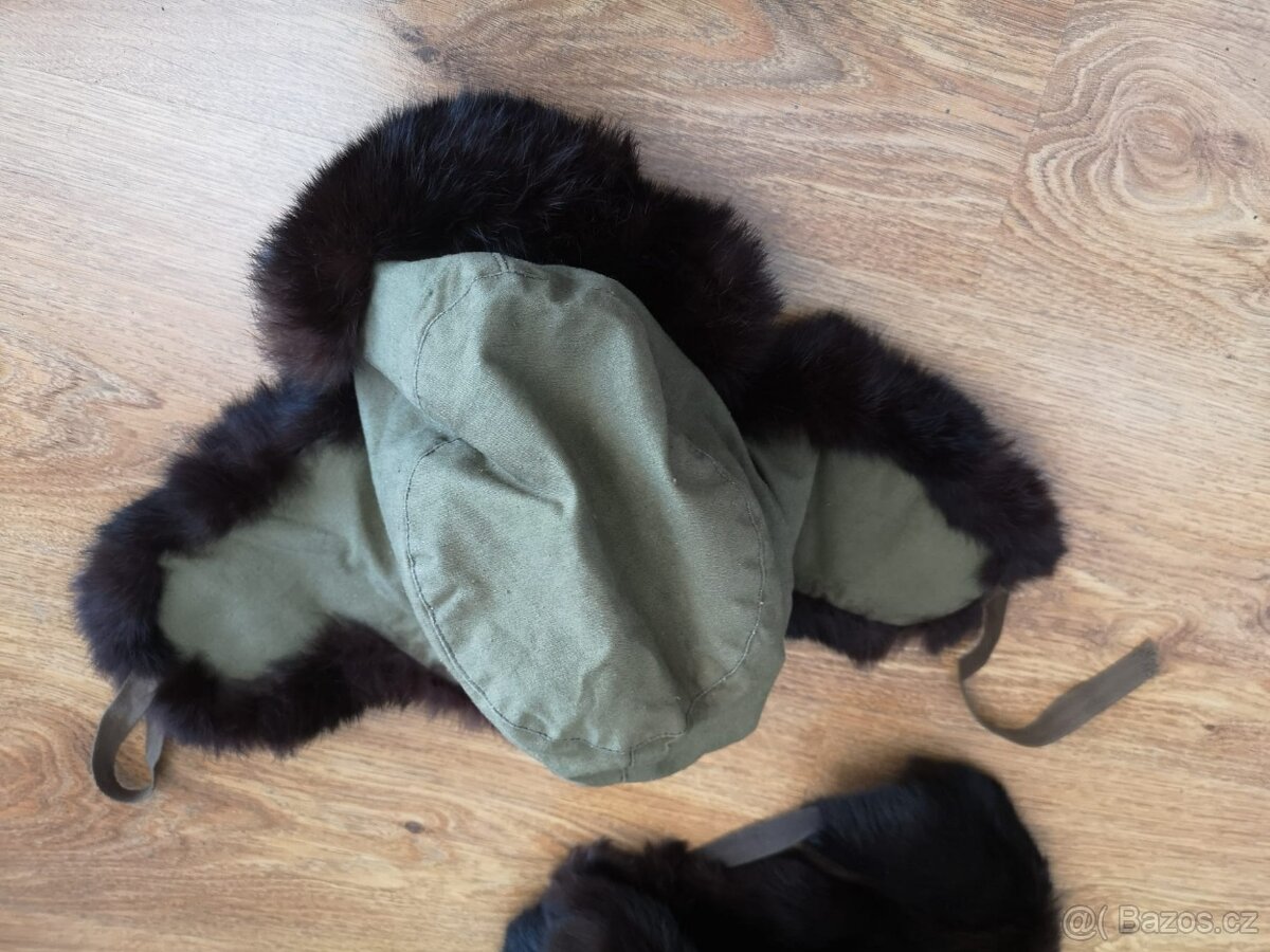 Čepice s králičí srstí československá výroba Kara