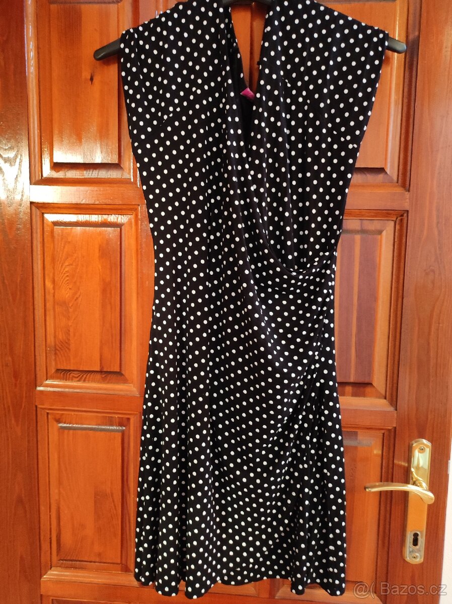Šaty L